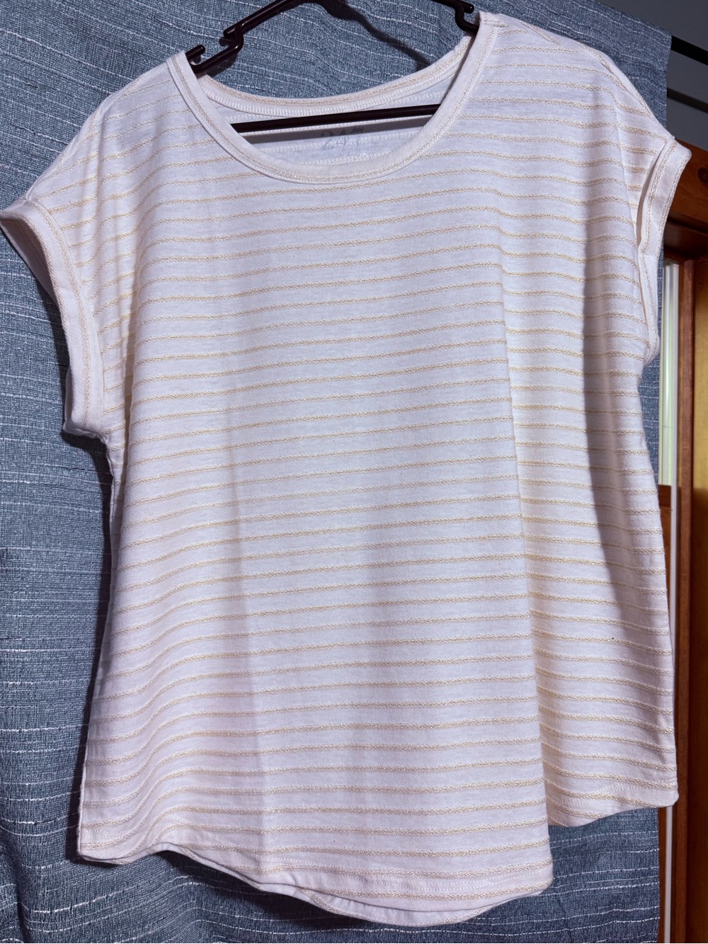 Maurices Pale White Short Sleeve Tee with Metallic Gold Stripes